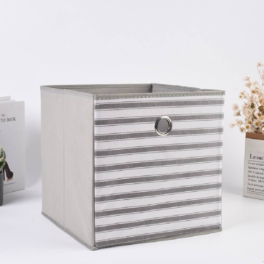 Caja de almacenamiento de tela a rayas alta